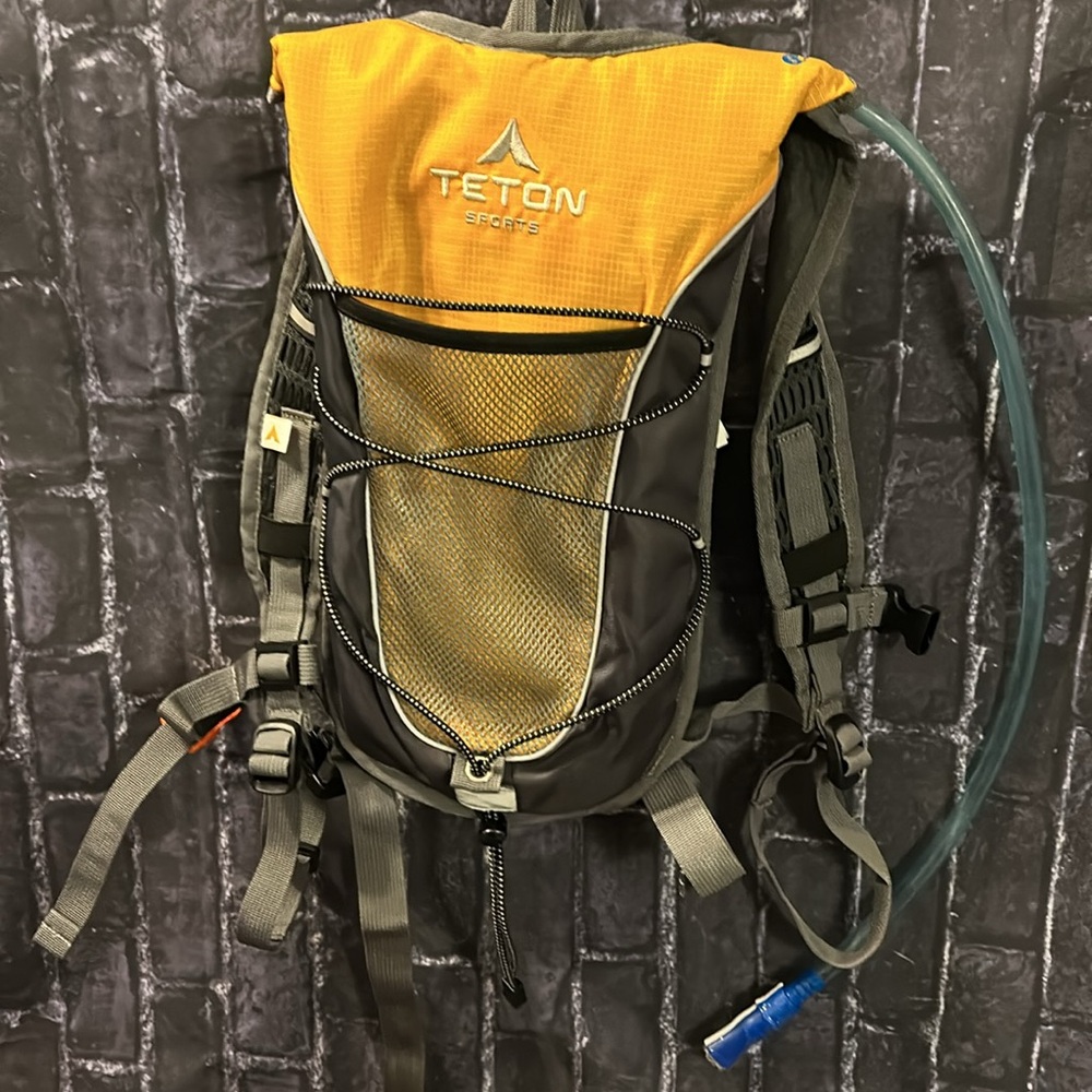 TETON Sports Trailrunner Hydration Backpacks–NWTS